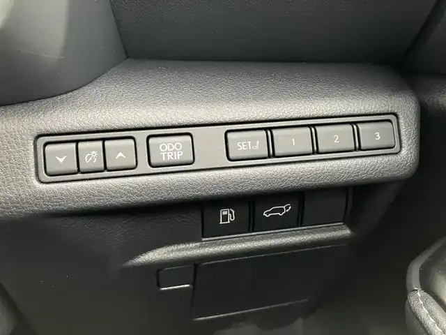 レクサス ＬＢＸ リラックス 三重県 2024(令6)年 1万km ソニッククォーツ 登録時走行距離9664km/Lexus Safety System +/　・プリクラッシュセーフティ(PCS)/　・レーンチェンジアシスト(LTA)/　・レーンディパーチャーアラート(LDA)/　・プロアクディプドライビングアシスト(PDA)/　・フロントクロストラフィックアラート(FCTA)/　・リアクロストラフィックアラート(RCTA)/　・ブラインドスポットモニター(BSM)/　・アドバンストドライブ(渋滞時支援)/　・レーダークルーズコントロール/　・パーキングサポートブレーキ(PKSB)/　・リアカメラディテクション(RCD)/　・クリアランスソナー/純正メーカーナビ/　・フルセグTV・Bluetooth・MiraCast/　・AppleCarPlay・AndroidAuto/パノラミックビューモニター/パワーバックドア/黒レザーシート/ドライブレコーダー前後/スマートキーX２/カードキー/D席パワーシート(メモリ機能付き)/D/N席シートヒーター/パドルシフト/革巻ステアリング/ステアリングヒーター/ステアリングスイッチ/LEDヘッドライト/LEDフォグライト/オートハイビーム/オートライト/ビルトインETC2.0/フロアマット/オートリトラクタブルミラー/オートブレーキホールド/電子パーキングブレーキ