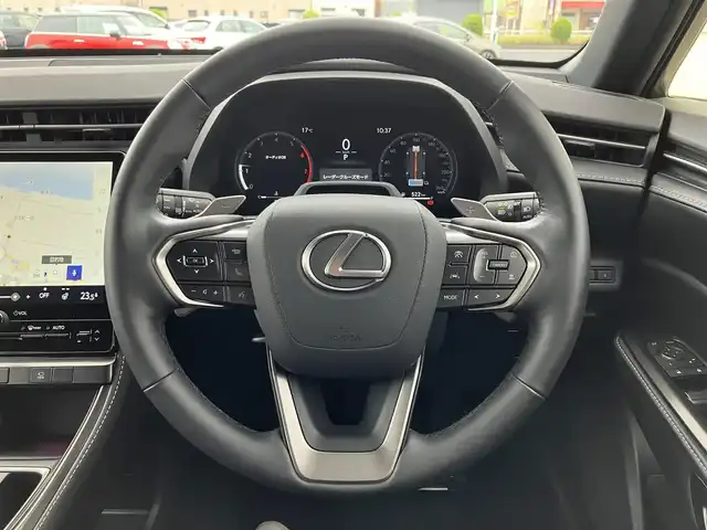 レクサス ＬＢＸ リラックス 三重県 2024(令6)年 1万km ソニッククォーツ 登録時走行距離9664km/Lexus Safety System +/　・プリクラッシュセーフティ(PCS)/　・レーンチェンジアシスト(LTA)/　・レーンディパーチャーアラート(LDA)/　・プロアクディプドライビングアシスト(PDA)/　・フロントクロストラフィックアラート(FCTA)/　・リアクロストラフィックアラート(RCTA)/　・ブラインドスポットモニター(BSM)/　・アドバンストドライブ(渋滞時支援)/　・レーダークルーズコントロール/　・パーキングサポートブレーキ(PKSB)/　・リアカメラディテクション(RCD)/　・クリアランスソナー/純正メーカーナビ/　・フルセグTV・Bluetooth・MiraCast/　・AppleCarPlay・AndroidAuto/パノラミックビューモニター/パワーバックドア/黒レザーシート/ドライブレコーダー前後/スマートキーX２/カードキー/D席パワーシート(メモリ機能付き)/D/N席シートヒーター/パドルシフト/革巻ステアリング/ステアリングヒーター/ステアリングスイッチ/LEDヘッドライト/LEDフォグライト/オートハイビーム/オートライト/ビルトインETC2.0/フロアマット/オートリトラクタブルミラー/オートブレーキホールド/電子パーキングブレーキ