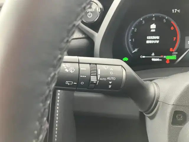 レクサス ＬＢＸ リラックス 三重県 2024(令6)年 1万km ソニッククォーツ 登録時走行距離9664km/Lexus Safety System +/　・プリクラッシュセーフティ(PCS)/　・レーンチェンジアシスト(LTA)/　・レーンディパーチャーアラート(LDA)/　・プロアクディプドライビングアシスト(PDA)/　・フロントクロストラフィックアラート(FCTA)/　・リアクロストラフィックアラート(RCTA)/　・ブラインドスポットモニター(BSM)/　・アドバンストドライブ(渋滞時支援)/　・レーダークルーズコントロール/　・パーキングサポートブレーキ(PKSB)/　・リアカメラディテクション(RCD)/　・クリアランスソナー/純正メーカーナビ/　・フルセグTV・Bluetooth・MiraCast/　・AppleCarPlay・AndroidAuto/パノラミックビューモニター/パワーバックドア/黒レザーシート/ドライブレコーダー前後/スマートキーX２/カードキー/D席パワーシート(メモリ機能付き)/D/N席シートヒーター/パドルシフト/革巻ステアリング/ステアリングヒーター/ステアリングスイッチ/LEDヘッドライト/LEDフォグライト/オートハイビーム/オートライト/ビルトインETC2.0/フロアマット/オートリトラクタブルミラー/オートブレーキホールド/電子パーキングブレーキ