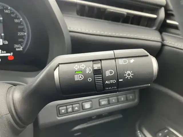 レクサス ＬＢＸ リラックス 三重県 2024(令6)年 1万km ソニッククォーツ 登録時走行距離9664km/Lexus Safety System +/　・プリクラッシュセーフティ(PCS)/　・レーンチェンジアシスト(LTA)/　・レーンディパーチャーアラート(LDA)/　・プロアクディプドライビングアシスト(PDA)/　・フロントクロストラフィックアラート(FCTA)/　・リアクロストラフィックアラート(RCTA)/　・ブラインドスポットモニター(BSM)/　・アドバンストドライブ(渋滞時支援)/　・レーダークルーズコントロール/　・パーキングサポートブレーキ(PKSB)/　・リアカメラディテクション(RCD)/　・クリアランスソナー/純正メーカーナビ/　・フルセグTV・Bluetooth・MiraCast/　・AppleCarPlay・AndroidAuto/パノラミックビューモニター/パワーバックドア/黒レザーシート/ドライブレコーダー前後/スマートキーX２/カードキー/D席パワーシート(メモリ機能付き)/D/N席シートヒーター/パドルシフト/革巻ステアリング/ステアリングヒーター/ステアリングスイッチ/LEDヘッドライト/LEDフォグライト/オートハイビーム/オートライト/ビルトインETC2.0/フロアマット/オートリトラクタブルミラー/オートブレーキホールド/電子パーキングブレーキ