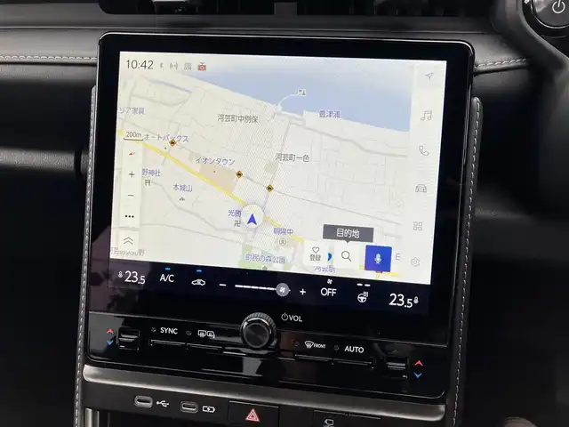 レクサス ＬＢＸ リラックス 三重県 2024(令6)年 1万km ソニッククォーツ 登録時走行距離9664km/Lexus Safety System +/　・プリクラッシュセーフティ(PCS)/　・レーンチェンジアシスト(LTA)/　・レーンディパーチャーアラート(LDA)/　・プロアクディプドライビングアシスト(PDA)/　・フロントクロストラフィックアラート(FCTA)/　・リアクロストラフィックアラート(RCTA)/　・ブラインドスポットモニター(BSM)/　・アドバンストドライブ(渋滞時支援)/　・レーダークルーズコントロール/　・パーキングサポートブレーキ(PKSB)/　・リアカメラディテクション(RCD)/　・クリアランスソナー/純正メーカーナビ/　・フルセグTV・Bluetooth・MiraCast/　・AppleCarPlay・AndroidAuto/パノラミックビューモニター/パワーバックドア/黒レザーシート/ドライブレコーダー前後/スマートキーX２/カードキー/D席パワーシート(メモリ機能付き)/D/N席シートヒーター/パドルシフト/革巻ステアリング/ステアリングヒーター/ステアリングスイッチ/LEDヘッドライト/LEDフォグライト/オートハイビーム/オートライト/ビルトインETC2.0/フロアマット/オートリトラクタブルミラー/オートブレーキホールド/電子パーキングブレーキ