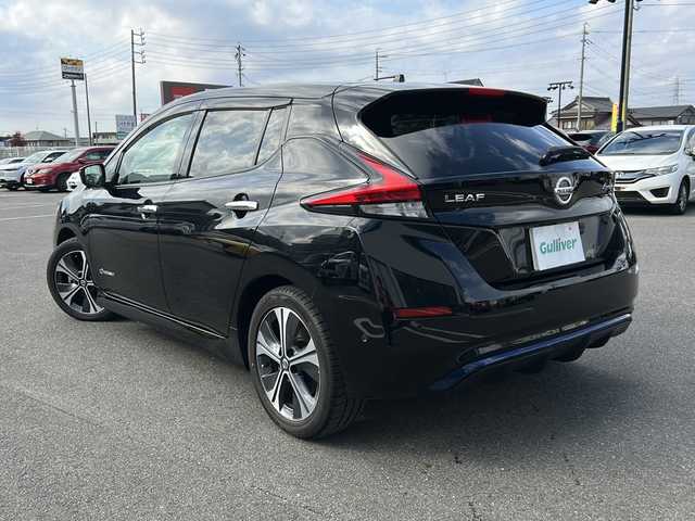 日産 リーフ G 岐阜県 2019(令1)年 9.7万km スーパーブラック 登録時走行距離96318km/純正ナビ/全方位モニター/ワンセグテレビ/デジタルインナーミラー/ハンドルヒーター/ブラインドスポットモニター/シートヒーター/ドライブレコーダー/純正アルミホイール/純正フロアマット/ビルトインＥＴＣ/LEDヘッドライト/スマートキー/プッシュスタート/スペアキー/ドアバイザー