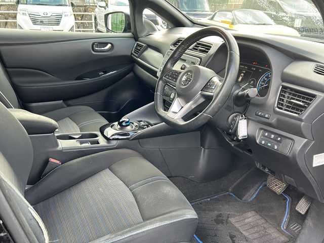 日産 リーフ G 岐阜県 2019(令1)年 9.7万km スーパーブラック 登録時走行距離96318km/純正ナビ/全方位モニター/ワンセグテレビ/デジタルインナーミラー/ハンドルヒーター/ブラインドスポットモニター/シートヒーター/ドライブレコーダー/純正アルミホイール/純正フロアマット/ビルトインＥＴＣ/LEDヘッドライト/スマートキー/プッシュスタート/スペアキー/ドアバイザー