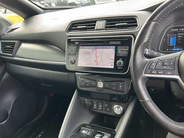 日産 リーフ G 岐阜県 2019(令1)年 9.7万km スーパーブラック 登録時走行距離96318km/純正ナビ/全方位モニター/ワンセグテレビ/デジタルインナーミラー/ハンドルヒーター/ブラインドスポットモニター/シートヒーター/ドライブレコーダー/純正アルミホイール/純正フロアマット/ビルトインＥＴＣ/LEDヘッドライト/スマートキー/プッシュスタート/スペアキー/ドアバイザー