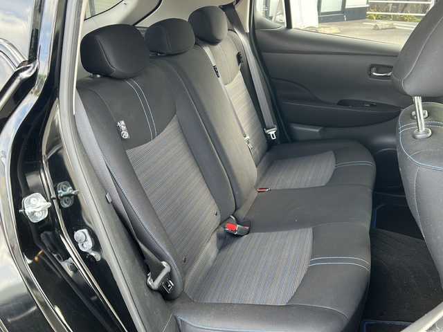 日産 リーフ G 岐阜県 2019(令1)年 9.7万km スーパーブラック 登録時走行距離96318km/純正ナビ/全方位モニター/ワンセグテレビ/デジタルインナーミラー/ハンドルヒーター/ブラインドスポットモニター/シートヒーター/ドライブレコーダー/純正アルミホイール/純正フロアマット/ビルトインＥＴＣ/LEDヘッドライト/スマートキー/プッシュスタート/スペアキー/ドアバイザー