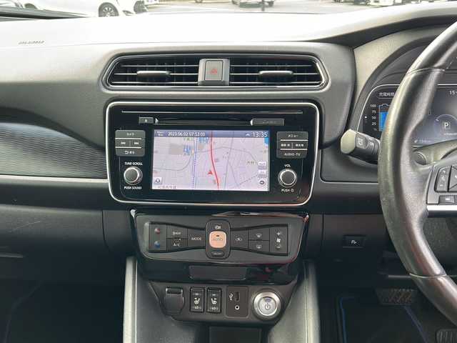 日産 リーフ G 岐阜県 2019(令1)年 9.7万km スーパーブラック 登録時走行距離96318km/純正ナビ/全方位モニター/ワンセグテレビ/デジタルインナーミラー/ハンドルヒーター/ブラインドスポットモニター/シートヒーター/ドライブレコーダー/純正アルミホイール/純正フロアマット/ビルトインＥＴＣ/LEDヘッドライト/スマートキー/プッシュスタート/スペアキー/ドアバイザー