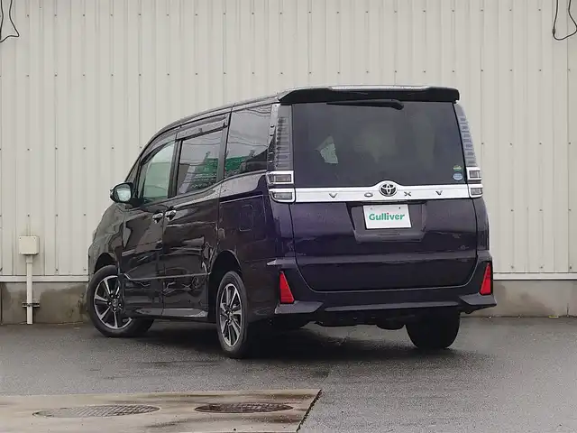 トヨタ ヴォクシー ZS 煌 山形県 2018(平30)年 3.7万km ボルドーマイカメタリック 4WD/衝突被害軽減システム/純正SDナビ/　　【CD BT ワンセグ AUX】/バックカメラ/両側パワースライドドア/クルーズコントロール/LEDオートライト/純正16インチアルミホイールアルミ/アイドリングストップ/ステアリングスイッチ/MTモード付AT/電動格納ウィンカーミラー/フォグランプ/スマートキー/ETC