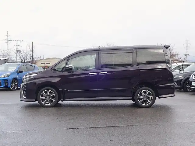 トヨタ ヴォクシー ZS 煌 山形県 2018(平30)年 3.7万km ボルドーマイカメタリック 4WD/衝突被害軽減システム/純正SDナビ/　　【CD BT ワンセグ AUX】/バックカメラ/両側パワースライドドア/クルーズコントロール/LEDオートライト/純正16インチアルミホイールアルミ/アイドリングストップ/ステアリングスイッチ/MTモード付AT/電動格納ウィンカーミラー/フォグランプ/スマートキー/ETC