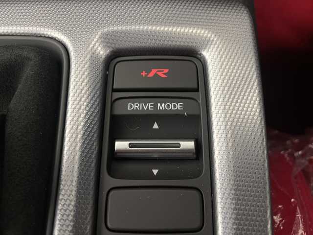 ホンダ シビック タイプR 埼玉県 2025(令7)年 0.1千km チャンピオンシップホワイト 登録済未使用車　/純正メーカーナビ　/バックカメラ　/フルセグＴＶ　/ＢＳＭ　/前後コーナーセンサー　/タイプＲ専用セミバケットシート　/ＨｏｎｄａＬｏｇＲ　/ビルトインＥＴＣ２．０　/レーダークルーズコントロール