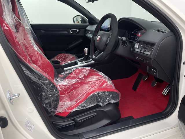 ホンダ シビック タイプR 埼玉県 2025(令7)年 0.1千km チャンピオンシップホワイト 登録済未使用車　/純正メーカーナビ　/バックカメラ　/フルセグＴＶ　/ＢＳＭ　/前後コーナーセンサー　/タイプＲ専用セミバケットシート　/ＨｏｎｄａＬｏｇＲ　/ビルトインＥＴＣ２．０　/レーダークルーズコントロール