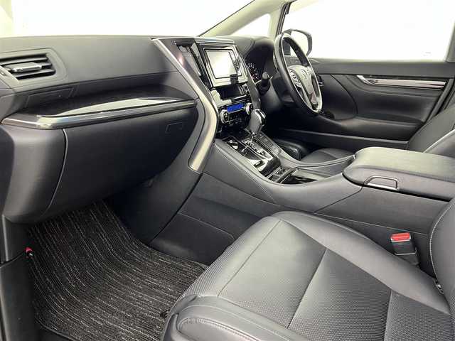 トヨタ ヴェルファイア Z Gエディション 福島県 2018(平30)年 2万km ブラック トヨタセーフティセンス/・プリクラッシュセーフティ/・レーントレーシングアシスト/・クリアランスソナー/・パーキングサポートブレーキ/・ロードサインアシスト/・レーダークルーズコントロール/社外ナビ/・型番:CN-RE05WD/・フルセグTV/Bluetooth/CD/DVD/・ビルトイン/両側パワースライドドア/パワーバックドア/電子パーキング/・オートホールド/ウッドコンビステアリング/・ステアリングリモコン/・ステアリングヒーター/レザーシート/・パワーシート(運転席/助手席/2列目)/・シートヒーター(運転席/助手席)/・ベンチレーション(運転席/助手席)/・メモリシート(運転席)/・オットマン/プッシュスタート/・スマートキー/3眼LEDヘッドライト/・オートライト/・フォグライト/純正フロアマット/ドアバイザー/リアスモークフィルム
