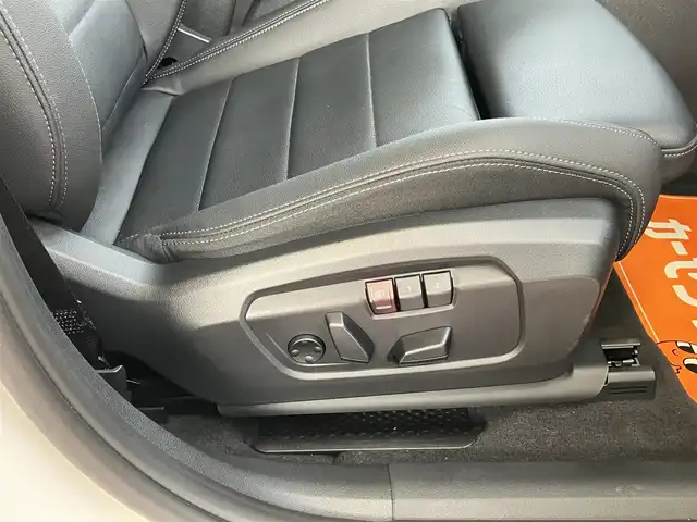 ＢＭＷ ＢＭＷ Ｘ２ xDrive 20i Mスポーツ 神奈川県 2024(令6)年 0.2万km アルピンホワイトⅢ ワンオーナー/新車保証書/取扱説明書/10.7インチHDDナビゲーション/10.25インチマルチディスプレイメーター/　（カープドディスプレイ）/全周囲カメラ/パノラマガラスサンルーフ/ブラックヴェガンザ/アルカンターラコンビシート/パワーシート/ミラー一体型ETC2.0/ハイラインパッケージ/・harman kardon HiFiスピーカーシステム/　（12スピーカー）/ドライビングアシストプロフェッショナル/・高速道路渋滞時ハンズオフアシスト/・アクティブクルーズコントロール/・レーンディパーチャーウォーニング/・レーンチェンジウォーニング/・衝突回避被害軽減ブレーキ/・前車接近警告機能/・クロストラフィックウォーニング/・スピードリミットインフォ/・エマージェンシーストップアシスト/・ステアリング/レーンコントロールアシスト/・レーンキーピングアシスト/・レーンチェンジアシスト/パーキングアシストプラス/・パーキングアシスト/・アクティブパークディスタンスコントロール/・サラウンドビューシステム/・リモート3Dビュー/・リバースアシスト/ストレージパッケージ/パワーバックドア