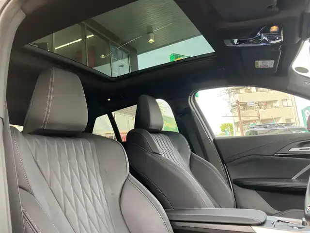 ＢＭＷ ＢＭＷ Ｘ２ xDrive 20i Mスポーツ 神奈川県 2024(令6)年 0.2万km アルピンホワイトⅢ ワンオーナー/新車保証書/取扱説明書/10.7インチHDDナビゲーション/10.25インチマルチディスプレイメーター/　（カープドディスプレイ）/全周囲カメラ/パノラマガラスサンルーフ/ブラックヴェガンザ/アルカンターラコンビシート/パワーシート/ミラー一体型ETC2.0/ハイラインパッケージ/・harman kardon HiFiスピーカーシステム/　（12スピーカー）/ドライビングアシストプロフェッショナル/・高速道路渋滞時ハンズオフアシスト/・アクティブクルーズコントロール/・レーンディパーチャーウォーニング/・レーンチェンジウォーニング/・衝突回避被害軽減ブレーキ/・前車接近警告機能/・クロストラフィックウォーニング/・スピードリミットインフォ/・エマージェンシーストップアシスト/・ステアリング/レーンコントロールアシスト/・レーンキーピングアシスト/・レーンチェンジアシスト/パーキングアシストプラス/・パーキングアシスト/・アクティブパークディスタンスコントロール/・サラウンドビューシステム/・リモート3Dビュー/・リバースアシスト/ストレージパッケージ/パワーバックドア