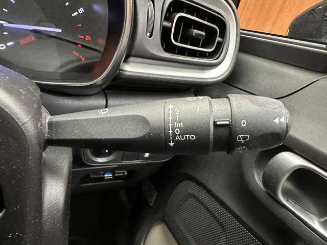 シトロエン Ｃ３ シャイン 千葉県 2017(平29)年 9.7万km サーブル クルーズコントロール　/ナビ　/ＴＶ　/Ｂカメラ　/Ｂｌｕｅｔｏｏｔｈ接続　/障害物センサー　/衝突軽減ブレーキ　/レーンキープ　/ブラインドスポット　　/ＥＴＣ　/ツートンルーフ　/スマートキー　/ドラレコ