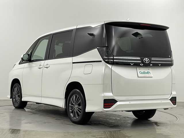 トヨタ ヴォクシー S－G 道央・札幌 2024(令6)年 1.4万km ホワイトパールクリスタルシャイン 【返品車両登録　落札待ち車両】/・4WD/・トヨタセーフティーセンス/・レーダークルーズコントロール/・レーンキープアシスト/・プリクラッシュセーフティ/・純正10.5インチディスプレイオーディオ/・コネクティッドナビ/・Bluetooth/CD/DVD/USB/フルセグTV/・バックカメラ/・MTモード付AT/・片側パワースライドドア/・LEDライト/オートライト/・オートマチックハイビーム/・横滑り防止装置/・社外ドライブレコーダー/・ABS/・スマートキー/・ETC2.0