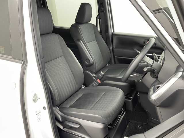 トヨタ ヴォクシー S－G 道央・札幌 2024(令6)年 1.4万km ホワイトパールクリスタルシャイン 【返品車両登録　落札待ち車両】/・4WD/・トヨタセーフティーセンス/・レーダークルーズコントロール/・レーンキープアシスト/・プリクラッシュセーフティ/・純正10.5インチディスプレイオーディオ/・コネクティッドナビ/・Bluetooth/CD/DVD/USB/フルセグTV/・バックカメラ/・MTモード付AT/・片側パワースライドドア/・LEDライト/オートライト/・オートマチックハイビーム/・横滑り防止装置/・社外ドライブレコーダー/・ABS/・スマートキー/・ETC2.0