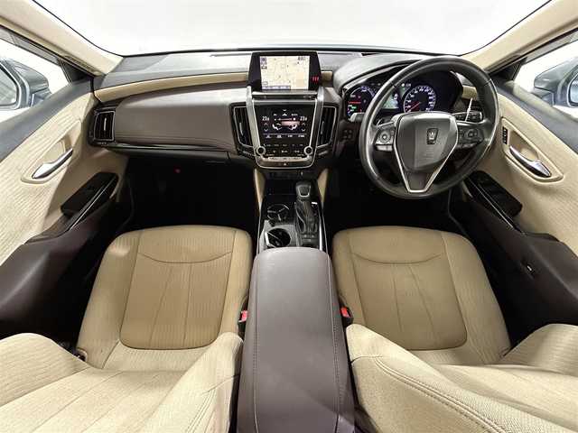 トヨタ クラウン ハイブリッド G 佐賀県 2019(令1)年 5.6万km プレシャスガレナ 純正8インチナビ/AM/FM/CD/DVD/Bluetooth/USB/フルセグTV/トヨタセーフティセンス/レーダークルーズコントロール/前後コーナーセンサー/アラウンドビューモニター/１００V充電/ビルトインETC/前方ドライブレコーダー/純正フロアマット/パワーシート/ドアミラーヒーター/LEDヘッドライト/フォグランプ/純正17インチアルミホイール/スマートキー/スペアキー