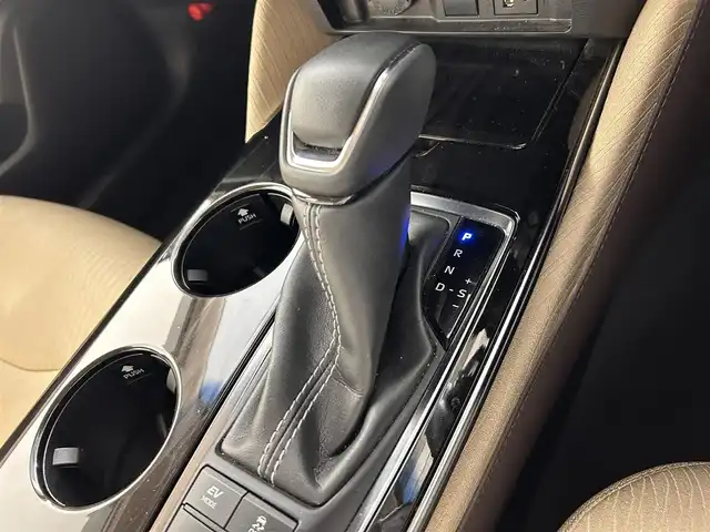 トヨタ クラウン ハイブリッド G 佐賀県 2019(令1)年 5.6万km プレシャスガレナ 純正8インチナビ/AM/FM/CD/DVD/Bluetooth/USB/フルセグTV/トヨタセーフティセンス/レーダークルーズコントロール/前後コーナーセンサー/アラウンドビューモニター/１００V充電/ビルトインETC/前方ドライブレコーダー/純正フロアマット/パワーシート/ドアミラーヒーター/LEDヘッドライト/フォグランプ/純正17インチアルミホイール/スマートキー/スペアキー