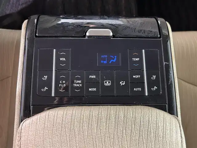 トヨタ クラウン ハイブリッド G 茨城県 2019(令1)年 5.6万km プレシャスガレナ 純正8インチナビ/AM/FM/CD/DVD/Bluetooth/USB/フルセグTV/トヨタセーフティセンス/レーダークルーズコントロール/前後コーナーセンサー/アラウンドビューモニター/１００V充電/ビルトインETC/シートヒーター/ハンドルヒーター/電動リアシェード/前方ドライブレコーダー/純正フロアマット/パワーシート/ドアミラーヒーター/LEDヘッドライト/フォグランプ/純正17インチアルミホイール/スマートキー/スペアキー