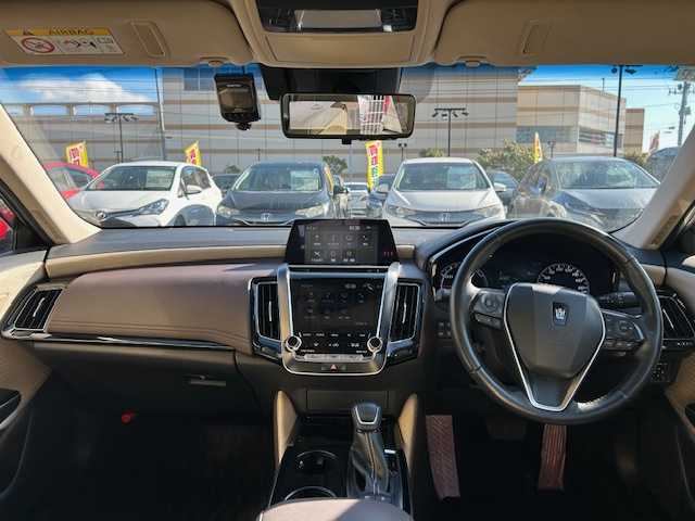 トヨタ クラウン ハイブリッド G 宮城県 2019(令1)年 5.6万km プレシャスガレナ 登録時走行距離55891km/純正8インチナビ/AM/FM/CD/DVD/Bluetooth/USB/フルセグTV/トヨタセーフティセンス/レーダークルーズコントロール/前後コーナーセンサー/アラウンドビューモニター/ビルトインETC/シートヒーター/ハンドルヒーター/電動リアシェード/前方ドライブレコーダー/純正フロアマット/全席パワーシート/LEDヘッドライト/フォグランプ/純正17インチアルミホイール/スマートキー/スペアキー