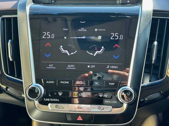 トヨタ クラウン ハイブリッド G 宮城県 2019(令1)年 5.6万km プレシャスガレナ 登録時走行距離55891km/純正8インチナビ/AM/FM/CD/DVD/Bluetooth/USB/フルセグTV/トヨタセーフティセンス/レーダークルーズコントロール/前後コーナーセンサー/アラウンドビューモニター/ビルトインETC/シートヒーター/ハンドルヒーター/電動リアシェード/前方ドライブレコーダー/純正フロアマット/全席パワーシート/LEDヘッドライト/フォグランプ/純正17インチアルミホイール/スマートキー/スペアキー