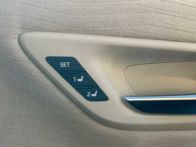 トヨタ クラウン ハイブリッド G 宮城県 2019(令1)年 5.6万km プレシャスガレナ 登録時走行距離55891km/純正8インチナビ/AM/FM/CD/DVD/Bluetooth/USB/フルセグTV/トヨタセーフティセンス/レーダークルーズコントロール/前後コーナーセンサー/アラウンドビューモニター/ビルトインETC/シートヒーター/ハンドルヒーター/電動リアシェード/前方ドライブレコーダー/純正フロアマット/全席パワーシート/LEDヘッドライト/フォグランプ/純正17インチアルミホイール/スマートキー/スペアキー