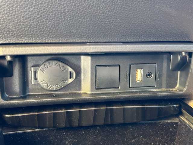 トヨタ クラウン ハイブリッド G 宮城県 2019(令1)年 5.6万km プレシャスガレナ 登録時走行距離55891km/純正8インチナビ/AM/FM/CD/DVD/Bluetooth/USB/フルセグTV/トヨタセーフティセンス/レーダークルーズコントロール/前後コーナーセンサー/アラウンドビューモニター/ビルトインETC/シートヒーター/ハンドルヒーター/電動リアシェード/前方ドライブレコーダー/純正フロアマット/全席パワーシート/LEDヘッドライト/フォグランプ/純正17インチアルミホイール/スマートキー/スペアキー