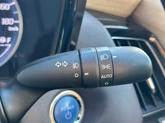 トヨタ クラウン ハイブリッド G 宮城県 2019(令1)年 5.6万km プレシャスガレナ 登録時走行距離55891km/純正8インチナビ/AM/FM/CD/DVD/Bluetooth/USB/フルセグTV/トヨタセーフティセンス/レーダークルーズコントロール/前後コーナーセンサー/アラウンドビューモニター/ビルトインETC/シートヒーター/ハンドルヒーター/電動リアシェード/前方ドライブレコーダー/純正フロアマット/全席パワーシート/LEDヘッドライト/フォグランプ/純正17インチアルミホイール/スマートキー/スペアキー