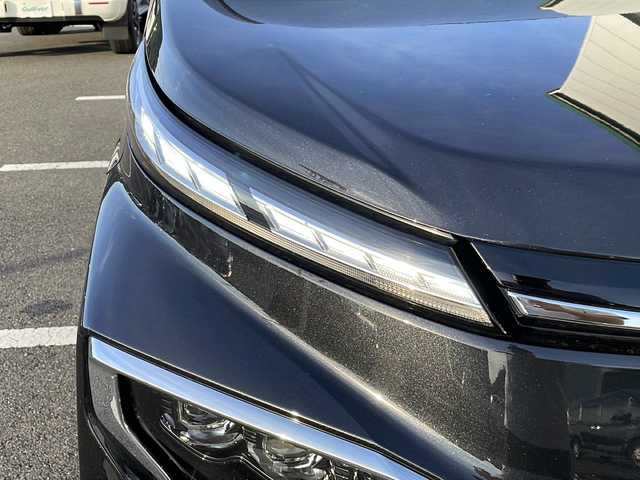 トヨタ ヴォクシー S－Z 福岡県 2023(令5)年 0.7万km グリッターブラックガラスフレーク ・10.5型ディスプレイオーディオプラス/・純正フリップダウンモニター/・全方位カメラ/・快適利便パッケージHi/・スマートキー/・DVD再生　フルセグTV/・ビルトインETC/・パワーバックドア/・シートヒーター/・ユニバーサルステップ/・前後ドライブレコーダー/・オートライト/・オートハイビーム/・LEDライト/・フォグライト/・ドアバイザー/・フロアマット/・純正１７インチアルミホイル