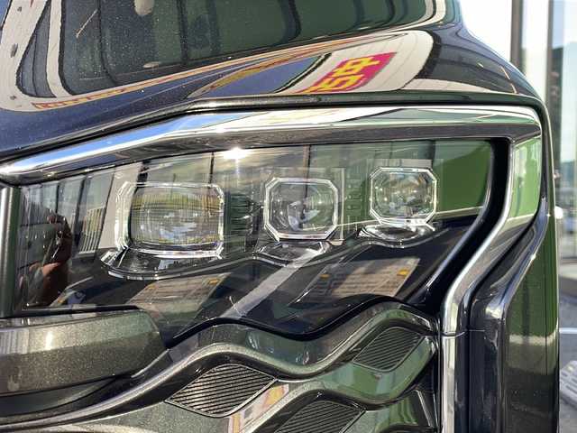トヨタ ヴォクシー S－Z 福岡県 2023(令5)年 0.7万km グリッターブラックガラスフレーク ・10.5型ディスプレイオーディオプラス/・純正フリップダウンモニター/・全方位カメラ/・快適利便パッケージHi/・スマートキー/・DVD再生　フルセグTV/・ビルトインETC/・パワーバックドア/・シートヒーター/・ユニバーサルステップ/・前後ドライブレコーダー/・オートライト/・オートハイビーム/・LEDライト/・フォグライト/・ドアバイザー/・フロアマット/・純正１７インチアルミホイル