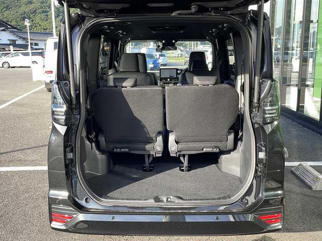 トヨタ ヴォクシー S－Z 福岡県 2023(令5)年 0.7万km グリッターブラックガラスフレーク ・10.5型ディスプレイオーディオプラス/・純正フリップダウンモニター/・全方位カメラ/・快適利便パッケージHi/・スマートキー/・DVD再生　フルセグTV/・ビルトインETC/・パワーバックドア/・シートヒーター/・ユニバーサルステップ/・前後ドライブレコーダー/・オートライト/・オートハイビーム/・LEDライト/・フォグライト/・ドアバイザー/・フロアマット/・純正１７インチアルミホイル