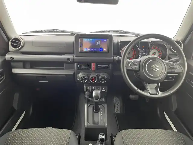 スズキ ジムニー XC 福井県 2023(令5)年 0.5万km ピュアホワイトP ターボ車/純正ディスプレイオーディオ/純正ＥＴＣ/デュアルセンサーブレーキ/純正１６インチアルミホイール/純正ＬＥＤヘッドライト/純正フロントフォグランプ/クルーズコントロール/シートヒーター