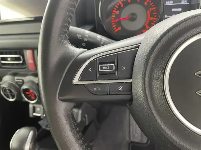 スズキ ジムニー XC 福井県 2023(令5)年 0.5万km ピュアホワイトP ターボ車/純正ディスプレイオーディオ/純正ＥＴＣ/デュアルセンサーブレーキ/純正１６インチアルミホイール/純正ＬＥＤヘッドライト/純正フロントフォグランプ/クルーズコントロール/シートヒーター