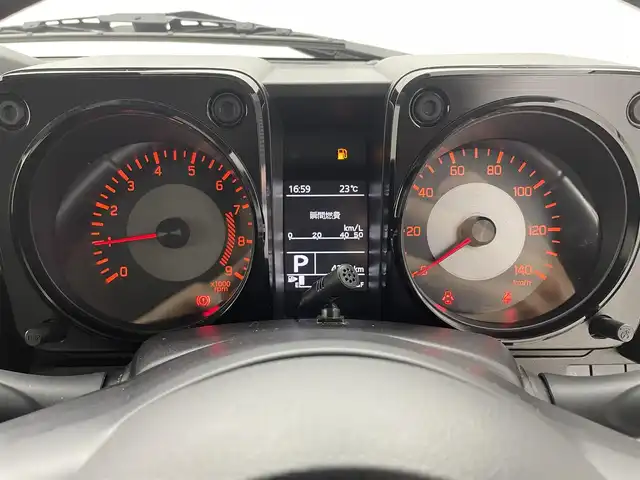 スズキ ジムニー XC 福井県 2023(令5)年 0.5万km ピュアホワイトP ターボ車/純正ディスプレイオーディオ/純正ＥＴＣ/デュアルセンサーブレーキ/純正１６インチアルミホイール/純正ＬＥＤヘッドライト/純正フロントフォグランプ/クルーズコントロール/シートヒーター