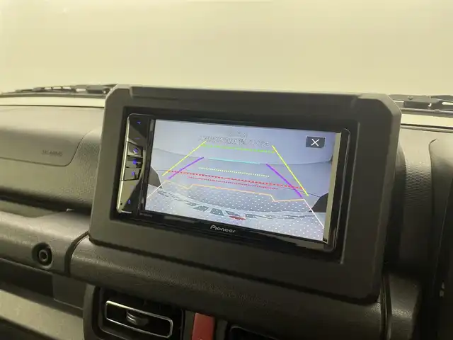 スズキ ジムニー XC 福井県 2023(令5)年 0.5万km ピュアホワイトP ターボ車/純正ディスプレイオーディオ/純正ＥＴＣ/デュアルセンサーブレーキ/純正１６インチアルミホイール/純正ＬＥＤヘッドライト/純正フロントフォグランプ/クルーズコントロール/シートヒーター