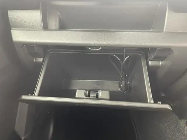 スズキ ジムニー XC 福井県 2023(令5)年 0.5万km ピュアホワイトP ターボ車/純正ディスプレイオーディオ/純正ＥＴＣ/デュアルセンサーブレーキ/純正１６インチアルミホイール/純正ＬＥＤヘッドライト/純正フロントフォグランプ/クルーズコントロール/シートヒーター