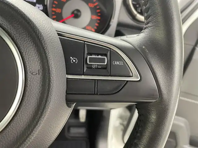 スズキ ジムニー XC 福井県 2023(令5)年 0.5万km ピュアホワイトP ターボ車/純正ディスプレイオーディオ/純正ＥＴＣ/デュアルセンサーブレーキ/純正１６インチアルミホイール/純正ＬＥＤヘッドライト/純正フロントフォグランプ/クルーズコントロール/シートヒーター