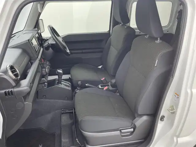 スズキ ジムニー XC 福井県 2023(令5)年 0.5万km ピュアホワイトP ターボ車/純正ディスプレイオーディオ/純正ＥＴＣ/デュアルセンサーブレーキ/純正１６インチアルミホイール/純正ＬＥＤヘッドライト/純正フロントフォグランプ/クルーズコントロール/シートヒーター