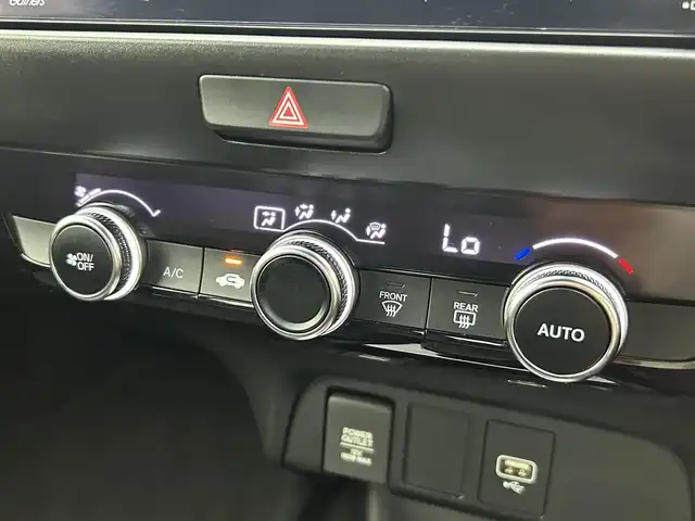 ホンダ フィット e:HEVホーム 兵庫県 2020(令2)年 9.8万km ライトブルー ・ワンオーナー/・純正9インチプレミアムインターナビ（VXU-205FTi）/・地デジ/CD/DVD/BT/USB/・バックカメラ/・ステアリングリモコン/・ハーフレザーシート/・ビルトインETC/・ドライブレコーダー（前後）/・オートLEDヘッドランプ/・アダプティブクルーズコントロール/・CMBS警告/・先行車発進お知らせ/・路外逸脱抑制制御/・レーンキープアシストシステム/・標識認識機能/・コーナーセンサー/・R3/4/5ディーラー点検記録簿/・取説/保証書/ナビ説後送