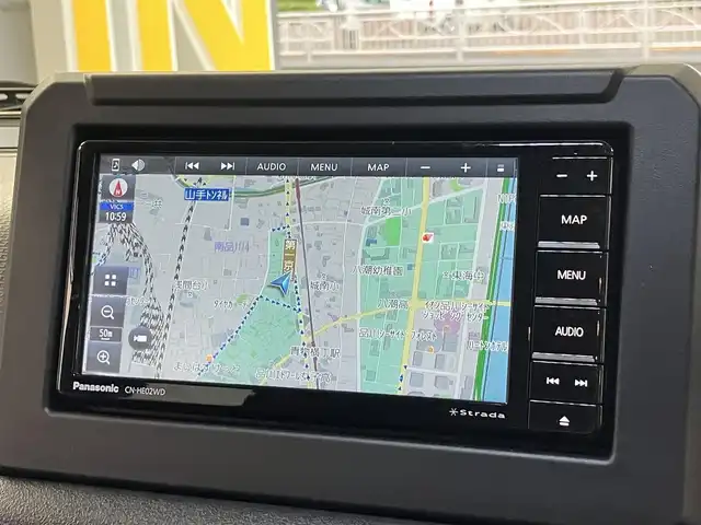 スズキ ジムニー ノマド FC 東京都 2025(令7)年 0.2万km ベージュⅡ 純正メモリナビ(CN-HE02WD)/（TV・Bluetooth・DVD・CD）/バックカメラ/セーフティサポート/・ディユアルカメラブレーキサポート/・誤発進抑制機能/・後退時ブレーキサポート/・後方誤発進抑制機能/・車線逸脱警告機能/・ふらつき警告機能/・先行車発進お知らせ機能/・ハイビームアシスト/・アダクティブクルーズコントロール/・標識認識機能/ワンオーナー /プッシュスタート/アイドリングストップ/フロアマット/シートヒーター /LEDヘッドライト　・フォグランプ/電動格納ミラー/保証書・取扱説明書・スペアキー