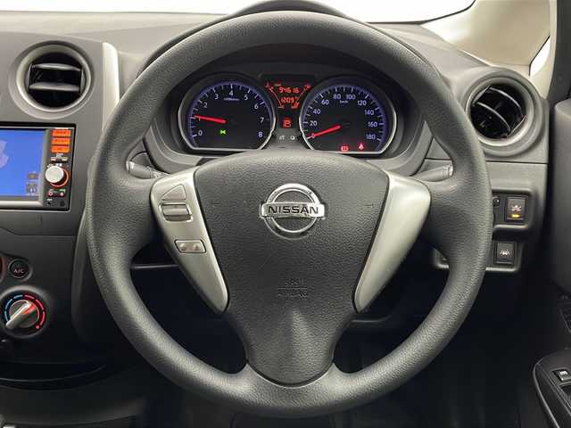 日産 ノート X 宮崎県 2015(平27)年 9.5万km ブリリアントホワイトパール 禁煙車/純正ナビ/ETC/バックカメラ/ETC/純正フロアマット/スマートキー/プッシュエンジンスタート