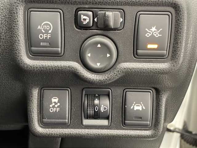 日産 ノート X 宮崎県 2015(平27)年 9.5万km ブリリアントホワイトパール 禁煙車/純正ナビ/ETC/バックカメラ/ETC/純正フロアマット/スマートキー/プッシュエンジンスタート