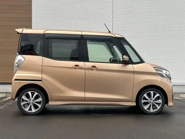 日産 デイズ ルークス ハイウェイスターターボ 秋田県 2016(平28)年 8.3万km ピンクゴールドM ４WD/ターボ/衝突軽減システム/LEDヘッドライト/純正メモリナビ（DVD/CD/BT）/フルセグ/アラウンドビューモニター/日産純正アルミ（夏タイヤ装着）/スマートキー/純正エンジンスターター/アイドリングストップ/プッシュスタート/ステアリングスイッチ/運転席シートヒーター/ETC/純正フロアマット/純正ドアバイザー/オートライト/オートエアコン/パワーステアリング/パワーウィンドウ/電動格納ウィンカーミラー/横滑り防止/盗難防止装置/寒冷地仕様/保証書/取扱説明書/記録簿/スペアキー×１