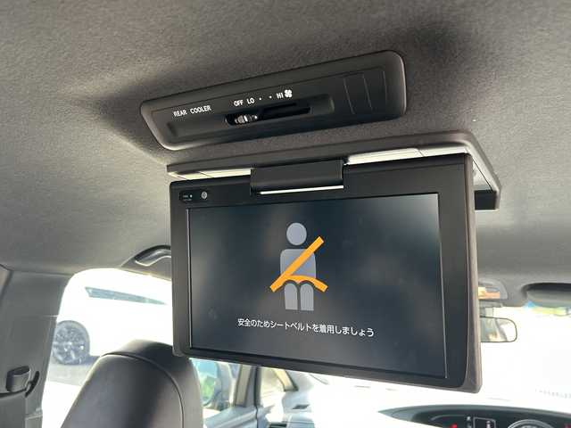 トヨタ エスティマ アエラス プレミアム 鹿児島県 2018(平30)年 10.7万km ホワイトパールクリスタルシャイン フリップダウンモニター/両側パワースライドドア/電動リアゲート/バックカメラ/オットマン/クルーズコントロール/MTモード付AT/パワーシート/フルセグTV/ナビ/ETC/レーンキープアシスト/ハーフレザーシート/純正18インチアルミホイール/プッシュスタート/スマートキー/スペアキー/オートライト/純正フロアマット/衝突被害軽減システム/横滑り防止装置　ワンオーナー