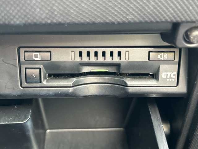 トヨタ エスティマ アエラス プレミアム 鹿児島県 2018(平30)年 10.7万km ホワイトパールクリスタルシャイン フリップダウンモニター/両側パワースライドドア/電動リアゲート/バックカメラ/オットマン/クルーズコントロール/MTモード付AT/パワーシート/フルセグTV/ナビ/ETC/レーンキープアシスト/ハーフレザーシート/純正18インチアルミホイール/プッシュスタート/スマートキー/スペアキー/オートライト/純正フロアマット/衝突被害軽減システム/横滑り防止装置　ワンオーナー