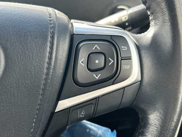 トヨタ エスティマ アエラス プレミアム 鹿児島県 2018(平30)年 10.7万km ホワイトパールクリスタルシャイン フリップダウンモニター/両側パワースライドドア/電動リアゲート/バックカメラ/オットマン/クルーズコントロール/MTモード付AT/パワーシート/フルセグTV/ナビ/ETC/レーンキープアシスト/ハーフレザーシート/純正18インチアルミホイール/プッシュスタート/スマートキー/スペアキー/オートライト/純正フロアマット/衝突被害軽減システム/横滑り防止装置　ワンオーナー