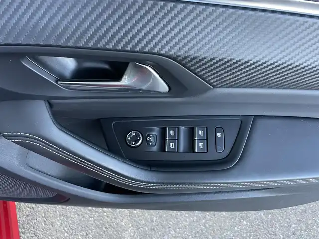 プジョー ５０８ SW GT ブルーHDi 長崎県 2020(令2)年 3.5万km 赤 ワンオーナー/社外ナビ（フルセグ、ＦＭ、AM、AppleCarPlay）/全方位カメラ/バックカメラ/フロントカメラ/DN席パワーシート/DN席シートヒーター/サンルーフ/レザーシート/ＢＳＭ/マルチポイントランバーサポート/パドルシフト/パワーバックドア/Ａストップ/ETC/レーンアシスト/ステアリングスイッチ/FOCALサウンド/保証書/取説/スペアキー