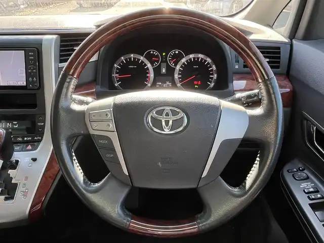 トヨタ アルファード 240S プライムセレクションⅡ 栃木県 2011(平23)年 11.7万km ホワイトパールクリスタルシャイン (株)IDOMが運営する【じしゃロン宇都宮店】の自社ローン対象車両になります。こちらは現金ご利用時の価格です。自社ローンご希望の方は別途その旨お申付け下さい。/純正ナビ/バックカメラ/フルセグ/Ｂｌｕｅｔｏｏｔｈ/フリップダウンモニター/サンルーフ/両側パワースライドドア/パワーバックドア/スマートキー/ＨＩＤヘッドライト/オートライト/ＥＴＣ