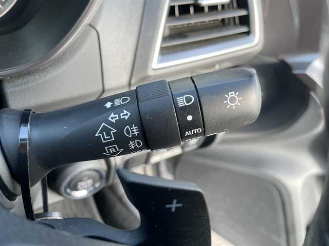 スバル インプレッサ スポーツ 2．0i－L アイサイト 島根県 2019(平31)年 7万km アイスシルバーメタリック 4WD/純正８インチメモリナビ【DIATONEsound】　/(AM/FM/フルセグＴＶ/ＣＤ・ＤＶＤ再生/Ｂｌｕｅｔｏｏｔｈ・USB接続)　/アイサイト/プリクラッシュブレーキ/レーンアシスト　/全車速追従機能付クルーズコントロール　/誤発進抑制機能/リアコーナーセンサー　/電動パーキングブレーキ/オートホールド　/前方ドライブレコーダー　/ＥＴＣ2.0/バックカメラ　/パドルシフト/純正１７インチアルミホイール/純正フロアマット/プッシュスタート/スマートキー/スペアキー/オートライト/フォグランプ/ステアリングスイッチ/アイドリングストップ/電動格納ミラー/シートリフター/トノカバー