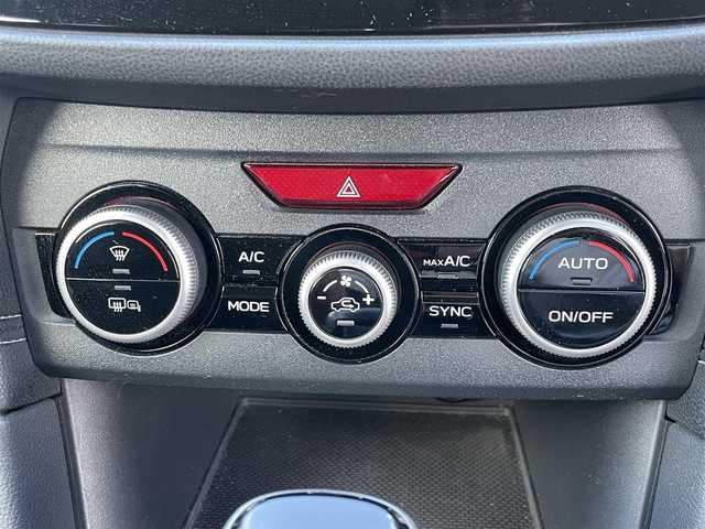 スバル インプレッサ スポーツ 2．0i－L アイサイト 島根県 2019(平31)年 7万km アイスシルバーメタリック 4WD/純正８インチメモリナビ【DIATONEsound】　/(AM/FM/フルセグＴＶ/ＣＤ・ＤＶＤ再生/Ｂｌｕｅｔｏｏｔｈ・USB接続)　/アイサイト/プリクラッシュブレーキ/レーンアシスト　/全車速追従機能付クルーズコントロール　/誤発進抑制機能/リアコーナーセンサー　/電動パーキングブレーキ/オートホールド　/前方ドライブレコーダー　/ＥＴＣ2.0/バックカメラ　/パドルシフト/純正１７インチアルミホイール/純正フロアマット/プッシュスタート/スマートキー/スペアキー/オートライト/フォグランプ/ステアリングスイッチ/アイドリングストップ/電動格納ミラー/シートリフター/トノカバー